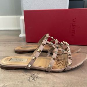 Valentino Garavani Rockstud Flat Slide Sandal in Poudre Size 38